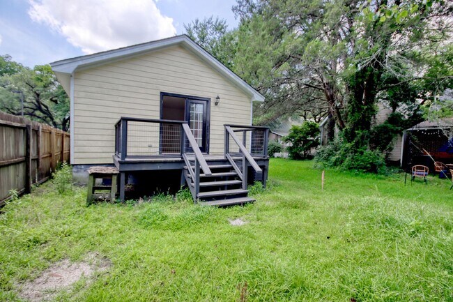 Building Photo - 1028 Duke St