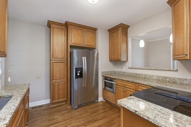 Building Photo - Cozy 3BD/2BA in the heart of Green Hills/L...