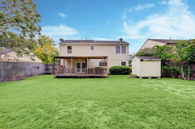 Building Photo - 15219 Silverman St