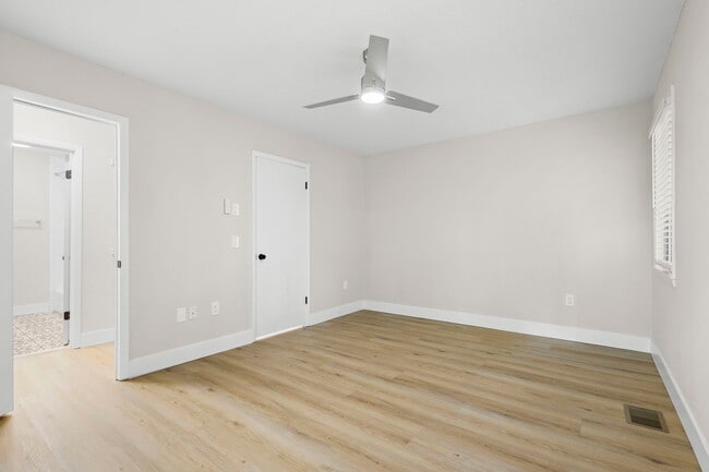 Building Photo - 805 Clake St