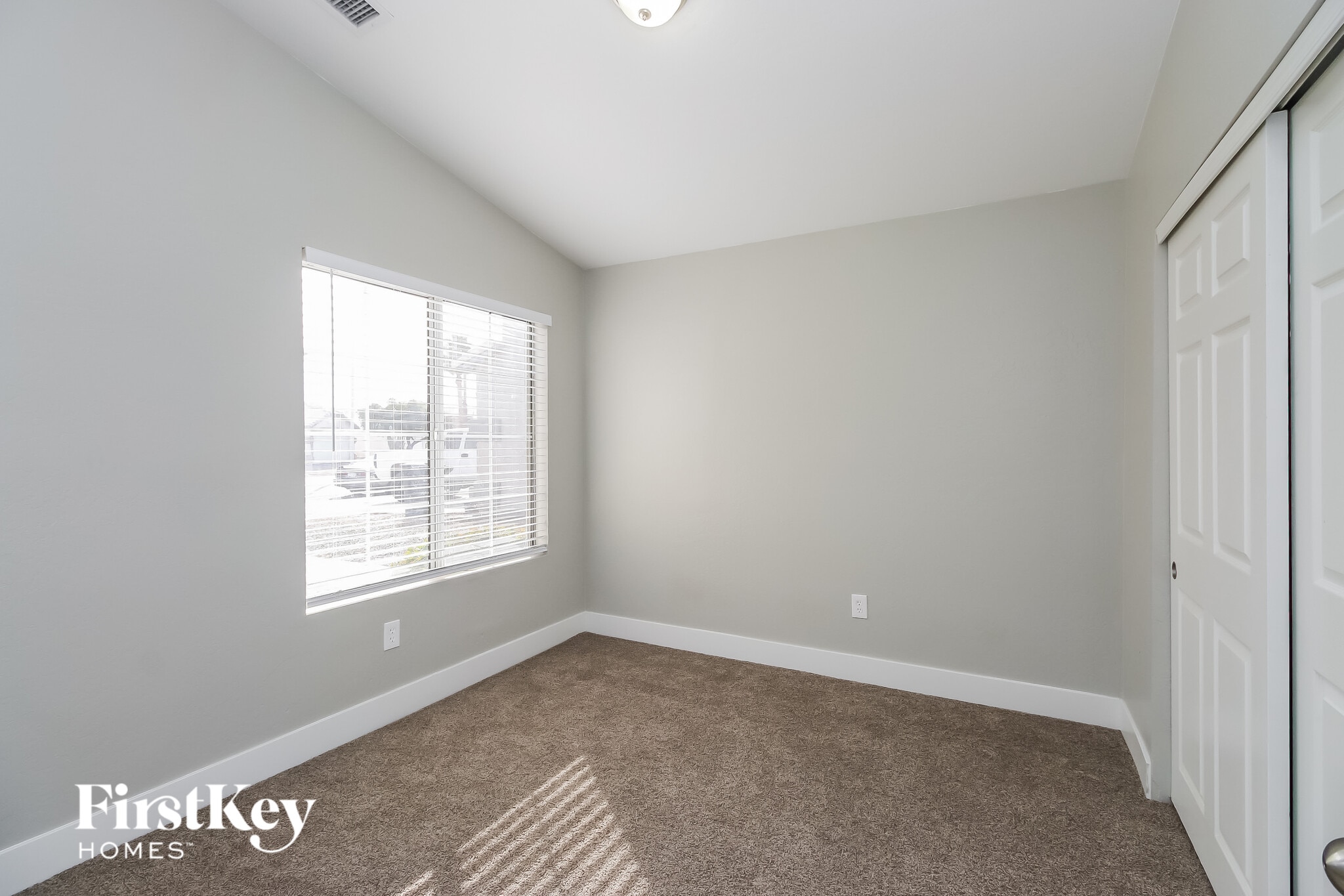 Building Photo - 812 E Morelos St