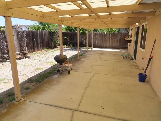 Building Photo - Four bedroom house in Mira Mesa