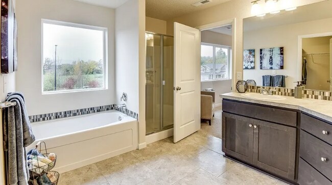Building Photo - Beautiful Camas Home with Spacious Layout & Convenient Location!