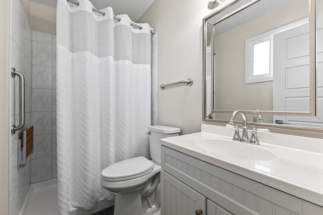 Building Photo - 1135 E Palmcroft Dr