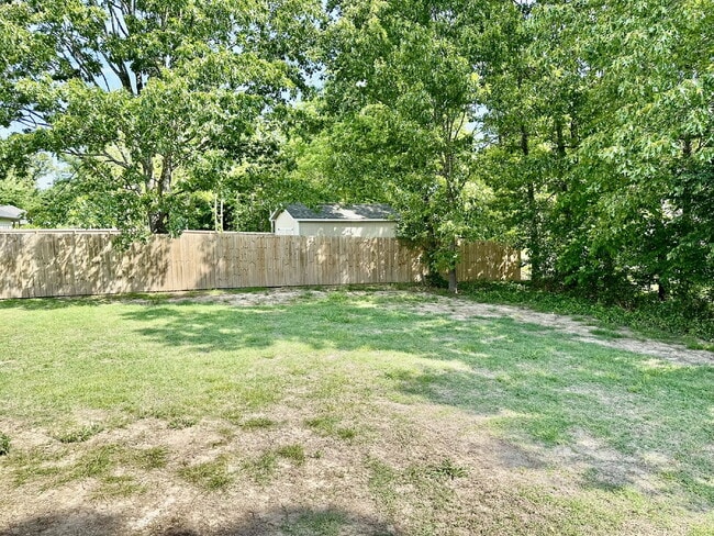 Building Photo - 6 Roessler Ln