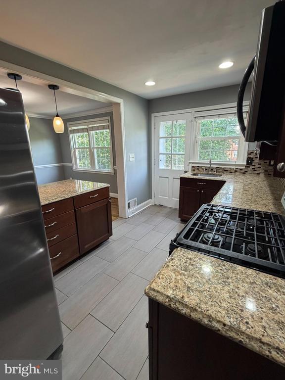 Building Photo - 1543 Cottage Ln