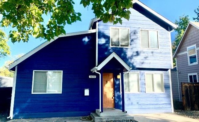 Building Photo - Spacious 4-Bedroom Home in Berkeley – Grea...