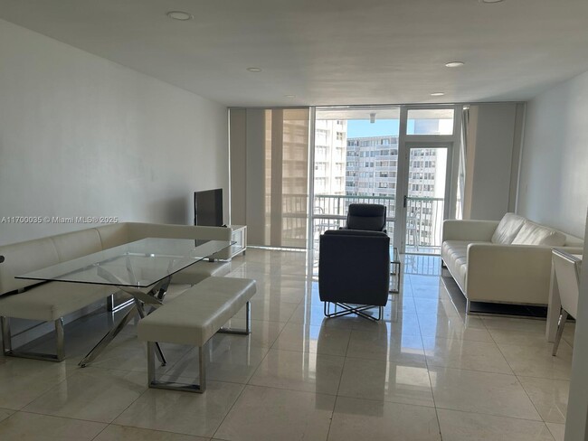 Building Photo - 1408 Brickell Bay Dr