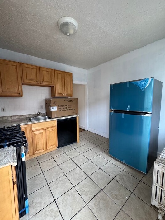 Building Photo - 1939 Plymouth St