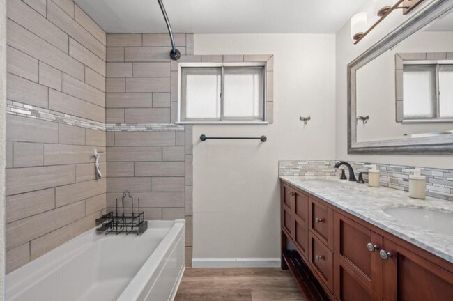 Building Photo - 2219 27th Ave