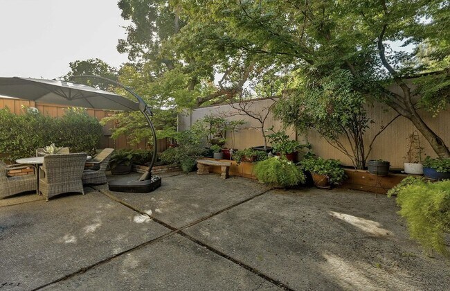 Building Photo - Cozy 3BD/2.5BA Single-Family Home Minutes from Downtown Pleasanton