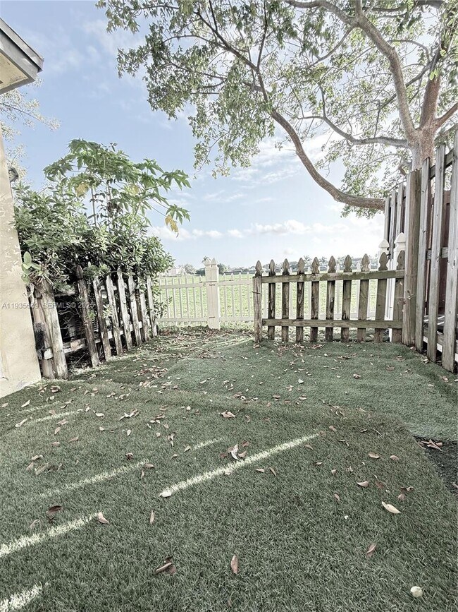 Building Photo - 134 SE 28th Ter