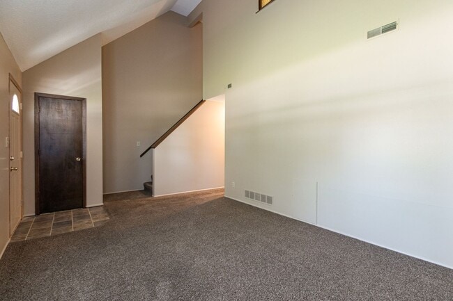 Building Photo - Blending Relaxation & Sophistication Creat...