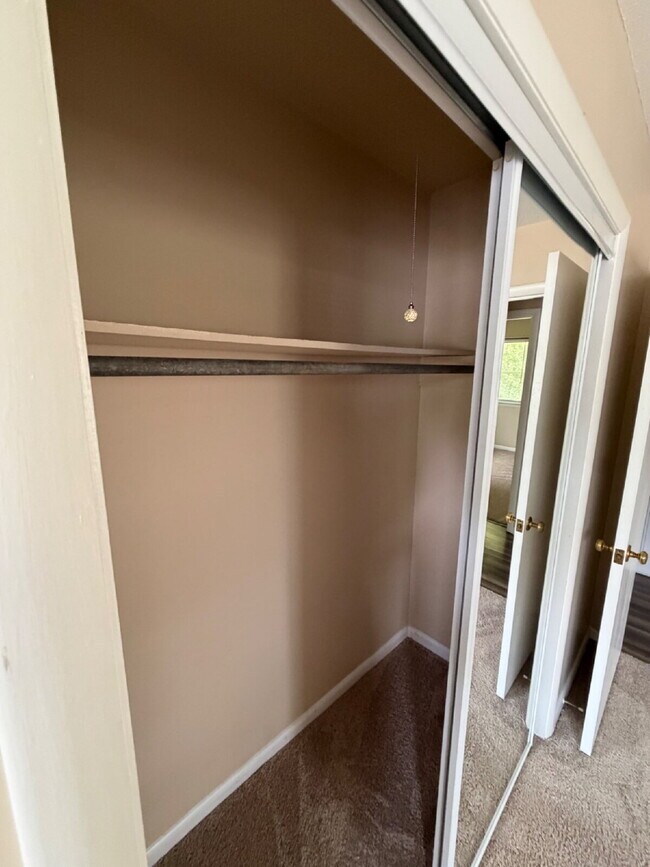 Building Photo - Immaculate 2 BR | 1 BA Apartment in Goldsboro *Water/Trash/Lawn Care Included!* Scott Hills Apts