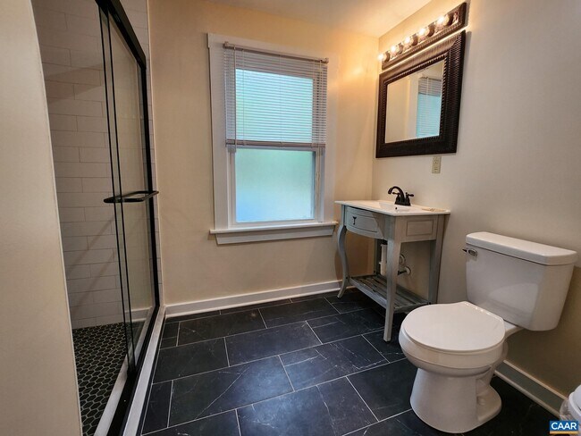 Building Photo - 142 Carlton Rd