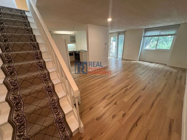 Building Photo - 2840 S Kenton Ct