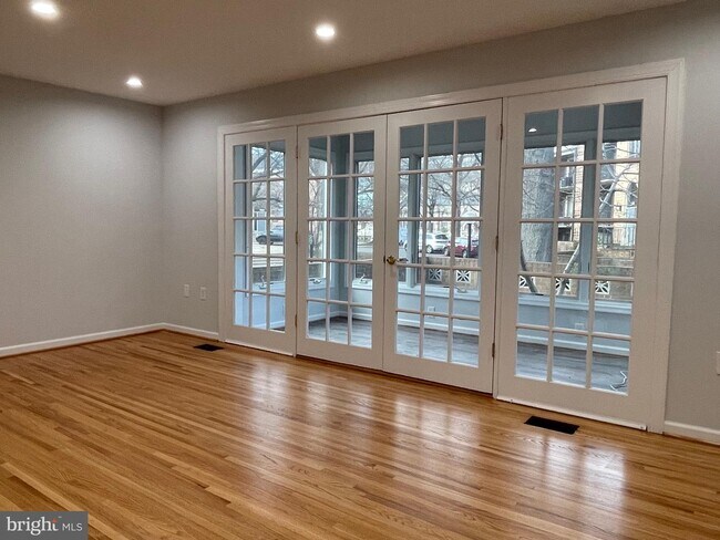 Building Photo - 519 G St SW