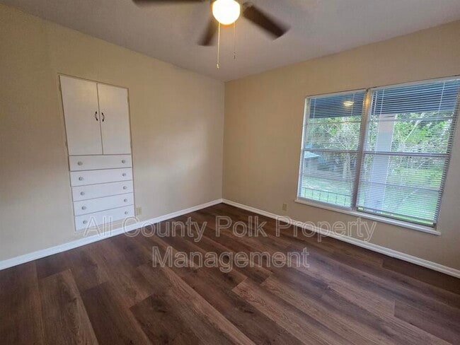 Building Photo - 303 S Palm Ave