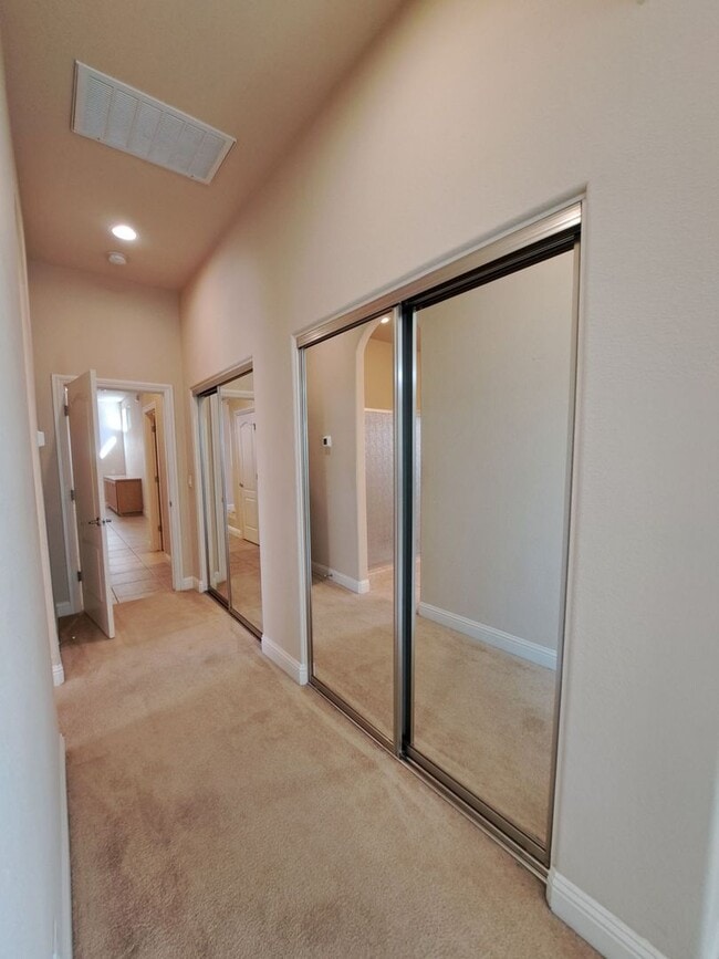 Building Photo - Charming 4 Bedroom House To Call Home!