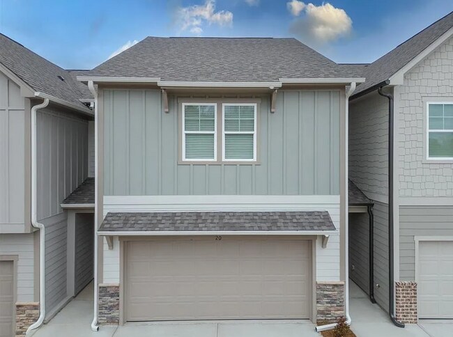 Building Photo - Never-Lived-In 3BR/3BA Home Featuring Modern Design & Premium Finishes