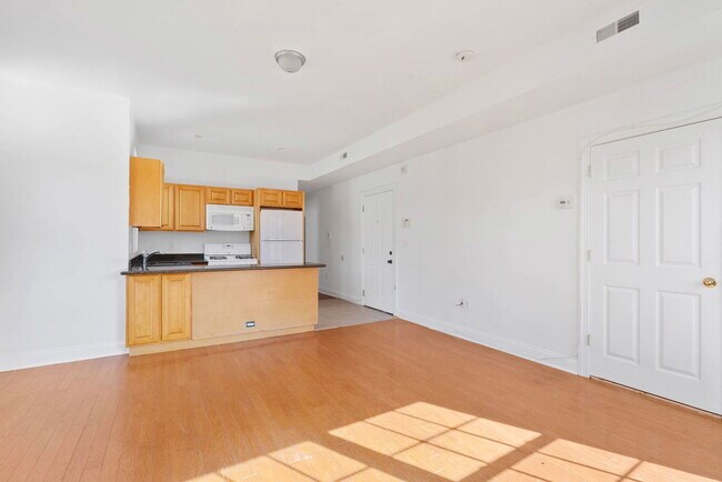 Building Photo - 621 N 33rd St