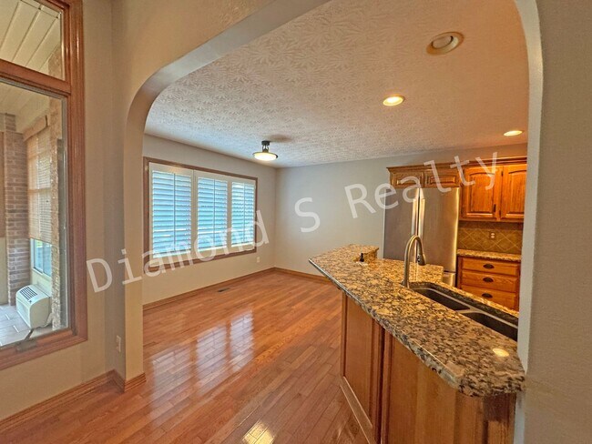 Building Photo - Gorgeous Custom All Brick Home in Fox Grap...