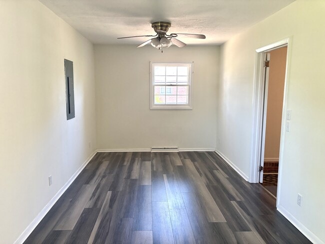 Building Photo - 216 Lakeland Dr