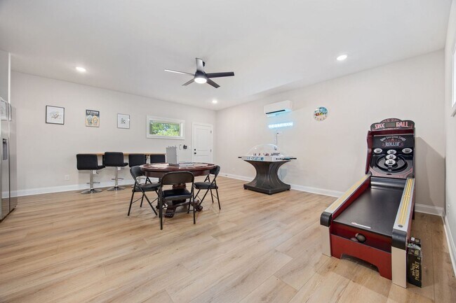 Building Photo - All Inclusive Seasonal Rental in the Beaut...