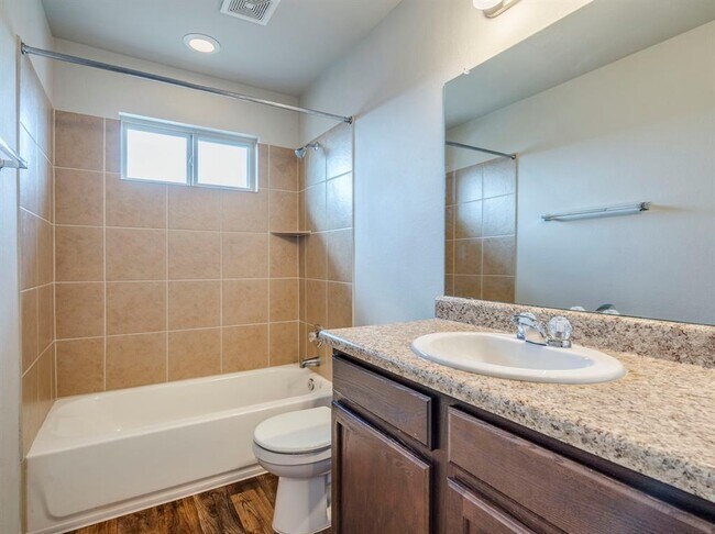 Building Photo - 398 Wapiti Rd