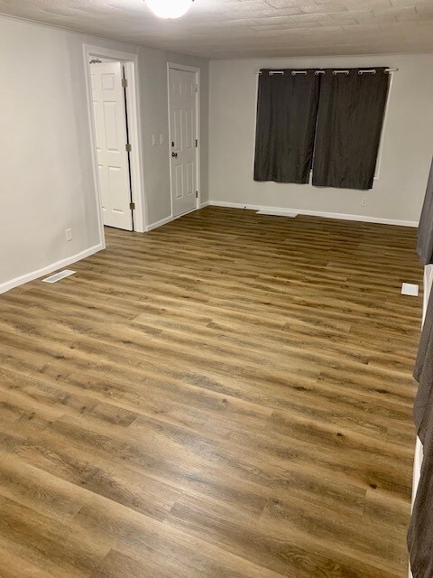 Building Photo - 824 Center St