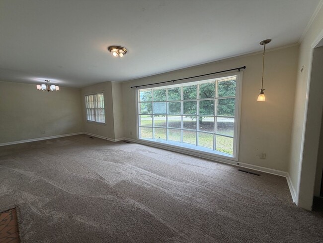 Building Photo - 215 Lesesne Dr