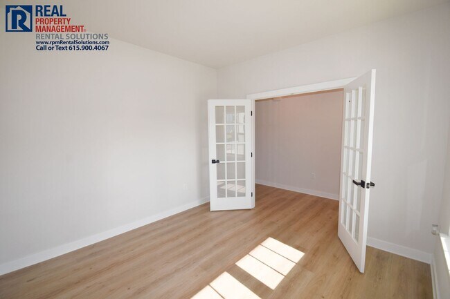 Building Photo - Amazing, modern and spacious home! 4 bd, 2...