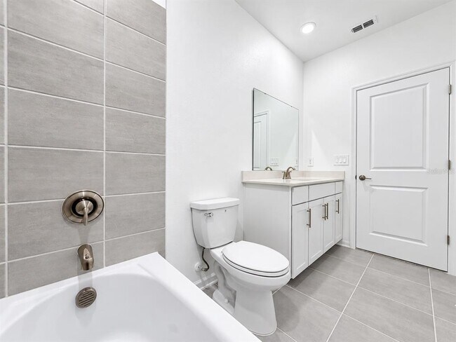 Building Photo - 5605 Ronin Dr