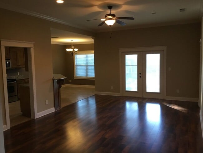 Building Photo - BEAUTIFUL HOME IN DAPHNE!