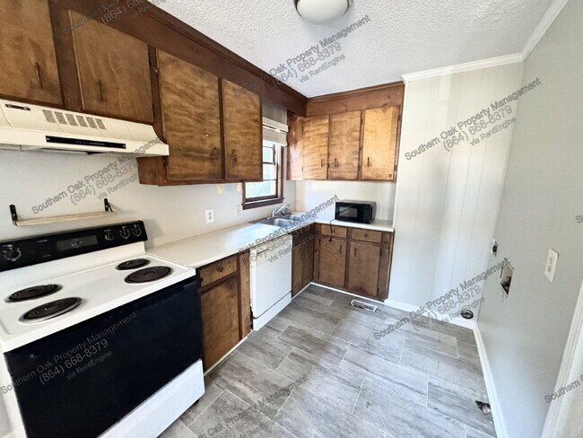 Building Photo - 200 Holliday Ln