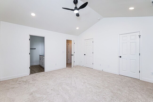 Building Photo - Brand New Duet Style Townhome in Charlotte!