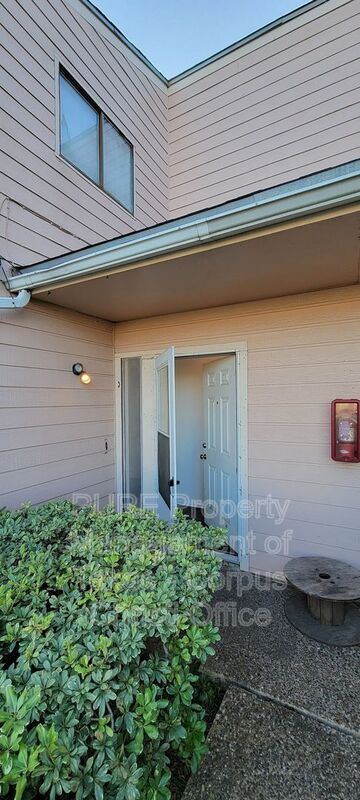 Primary Photo - 5001 Middlecoff Rd