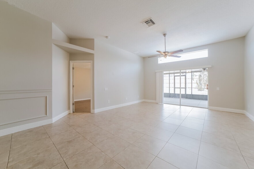 Building Photo - 10225 Hunters Haven Blvd