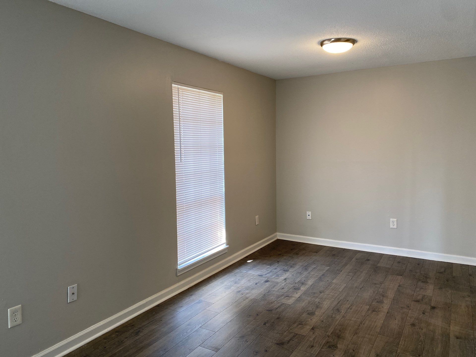 Building Photo - 1080 Wallace Rd