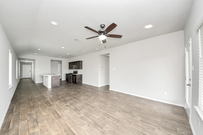 Building Photo - 16916 Rich Pines Dr