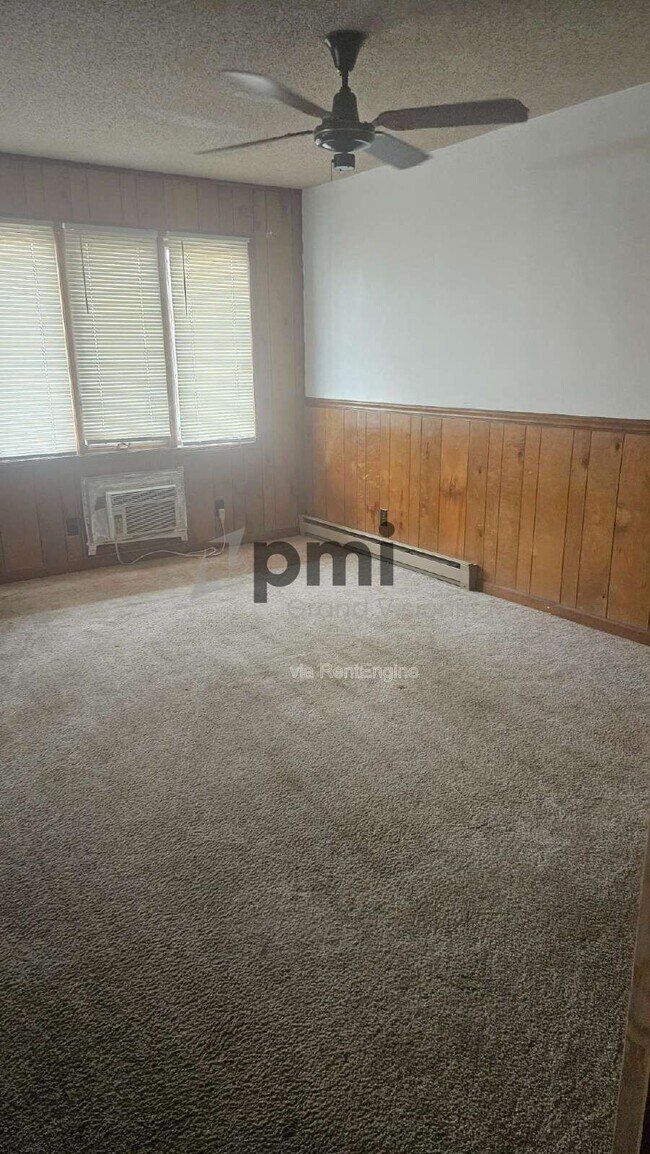 Building Photo - 955 4th St