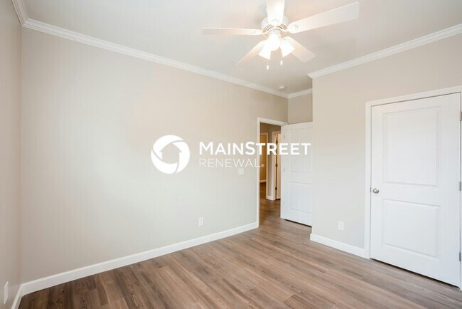 Building Photo - 4 Bedroom Pet-Friendly Home in St. Petersburg, FL with Main Street Renewal