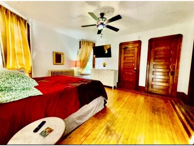 Building Photo - 1464 W Minnehaha Ave