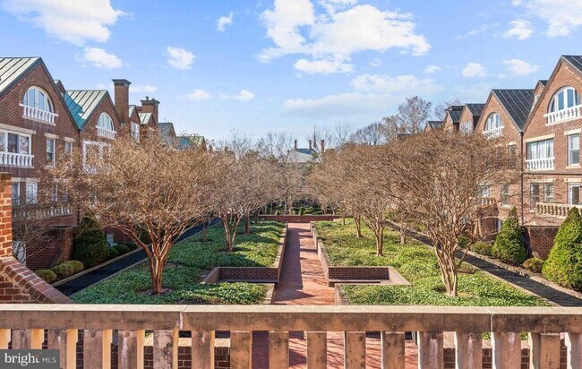 Building Photo - 115 S Lee St