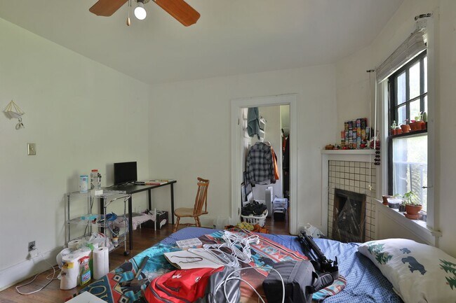 Building Photo - Highly Sought After OSU 6 Bedroom House Iuka Ravine with 2 new bathrooms and free off-street parking