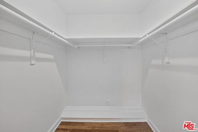 Building Photo - 1301 Flores St