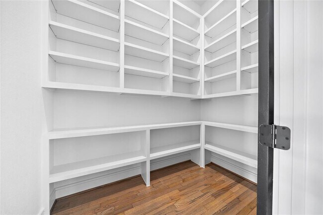 Building Photo - 1011 E 28th St