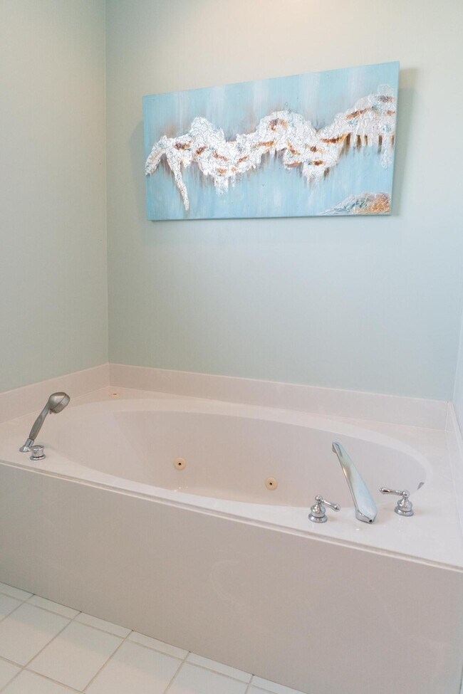 Building Photo - 223 Paradise by the Sea Blvd