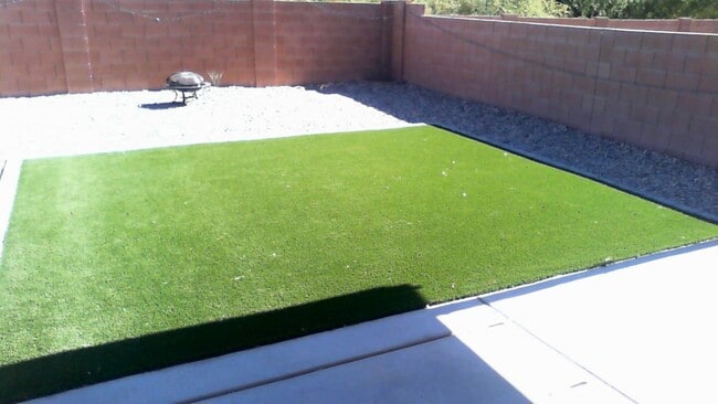 Building Photo - Unfurnished  1 loft -  2 car garage -  3 b...