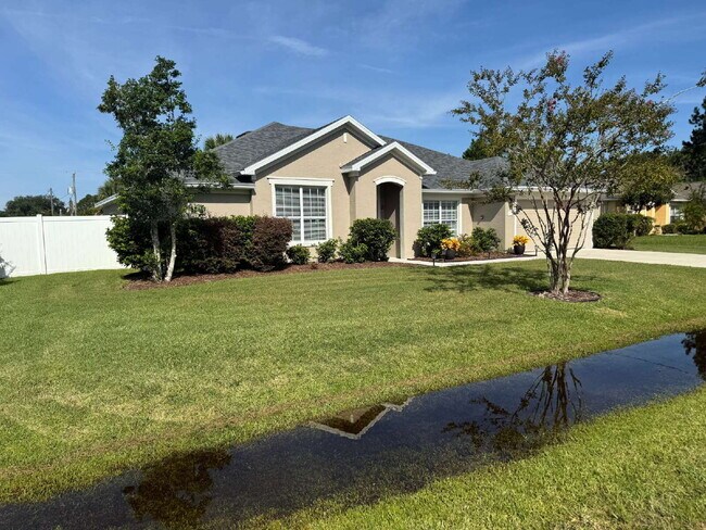 Building Photo - "Spacious 3-Bedroom Retreat with Bonus roo...